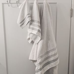 White Towels Set